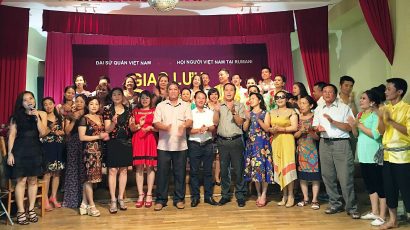 Giao lưu với đoàn nghệ thuật của sở văn hóa tỉnh Bến Tre