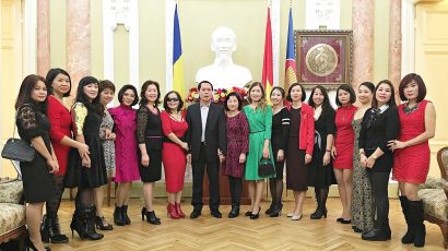 Gặp gỡ cuối năm và Liên hoan chia tay