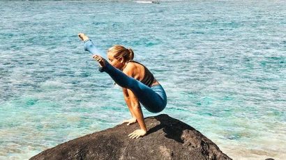 SKLĐ – Yoga: Tư Thế Con Đom Đóm-Tittibhasana