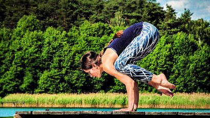 SKLĐ – Yoga: Tư Thế Con Quạ-Bakasana