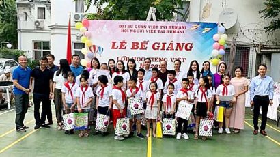 Lễ bế giảng Lớp học tiếng Việt hè 2019
