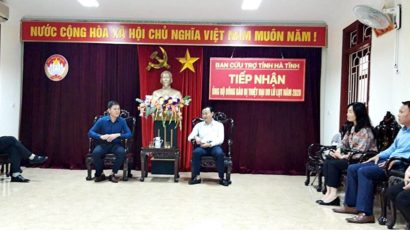 BV – Cộng đồng người Việt nam tại Rumani quyên góp ủng hộ đồng bào bị bão lụt