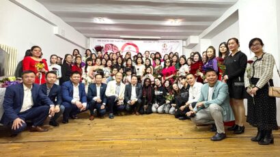 Kỷ niệm ngày 8 tháng 3 với chủ đề Phụ Nữ Là Để Yêu