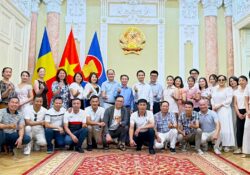 Liên hoan chia tay Bí thứ thứ Nhất Nguyễn Mạnh Hùng kết thúc nhiệm kỳ công tác tại Romania