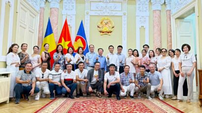 Liên hoan chia tay Bí thứ thứ Nhất Nguyễn Mạnh Hùng kết thúc nhiệm kỳ công tác tại Romania